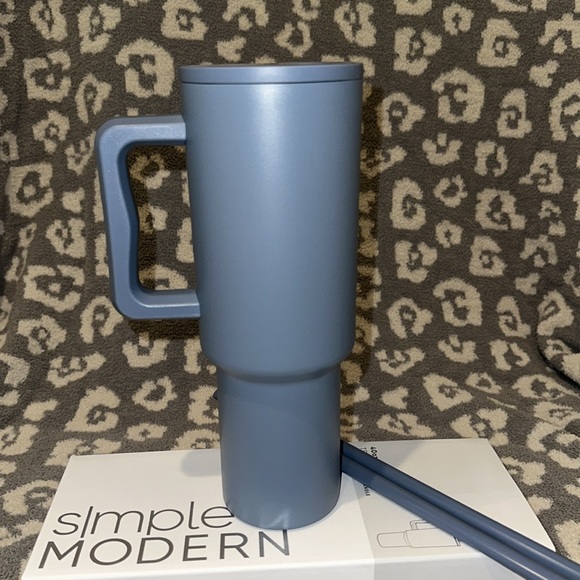 Simple Modern TREK 40oz Tumbler in  Blue Dune 😍 New & Never Used 😍 - Picture 5 of 17